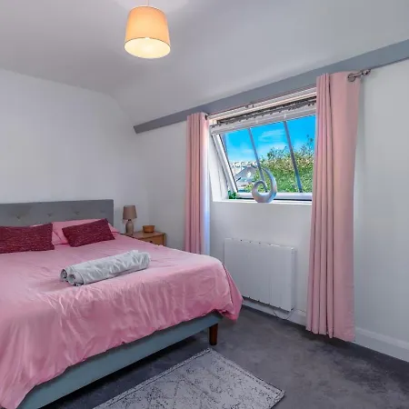 Apartment Modern Serviced Appartment: Short Walk To Centre *