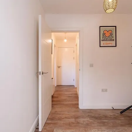Modern Serviced Appartment: Short Walk To Centre בריסטול