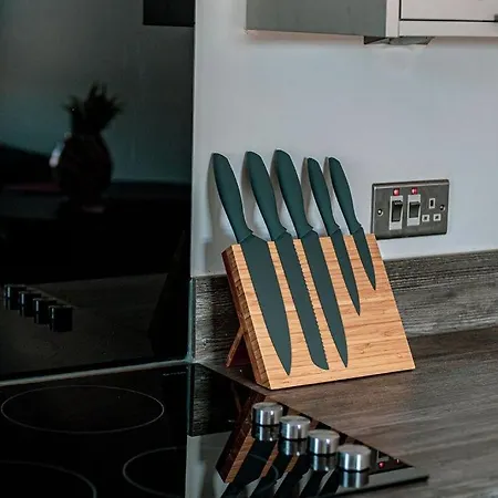 Modern Serviced Appartment: Short Walk To Centre