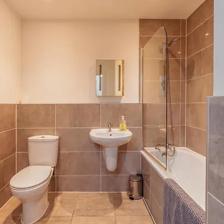 Apartment Modern Serviced Appartment: Short Walk To Centre *