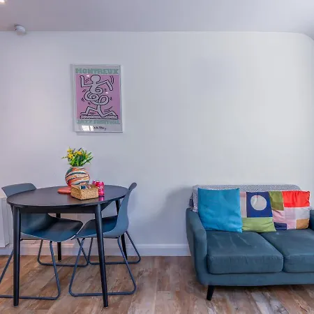 Modern Serviced Appartment: Short Walk To Centre דירה בריסטול