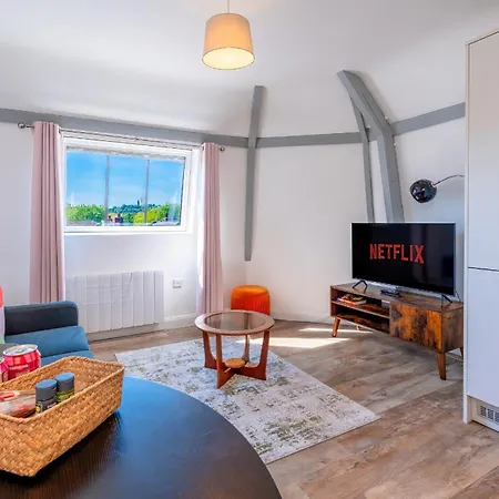 Modern Serviced Appartment: Short Walk To Centre Apartment
